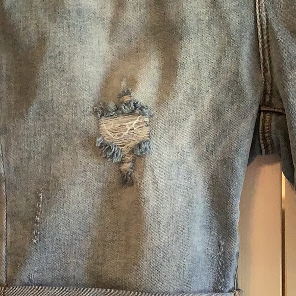 Plus size Jean shorts…..Bermuda style.  Size 20 by Savvy. - Picture 4 of 7